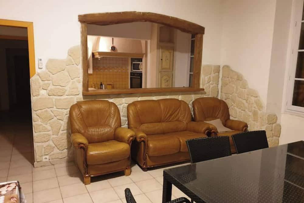 Entire apartment, Grd Appartement à 10 Minutes D'alés in Cendras, Cévennes
