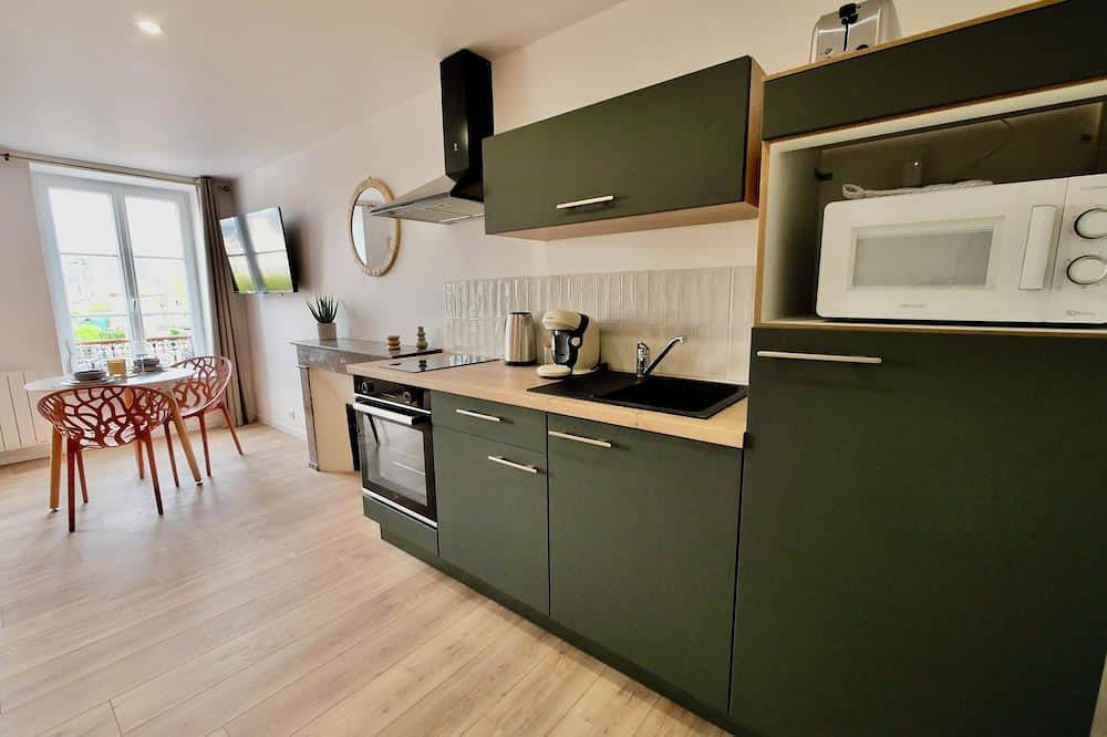 Entire apartment, D-Day Suites:Terra 25m²/City center/2min walk to train station / 20min to Utah Beach in Carentan les Marais, Saint-Lô region