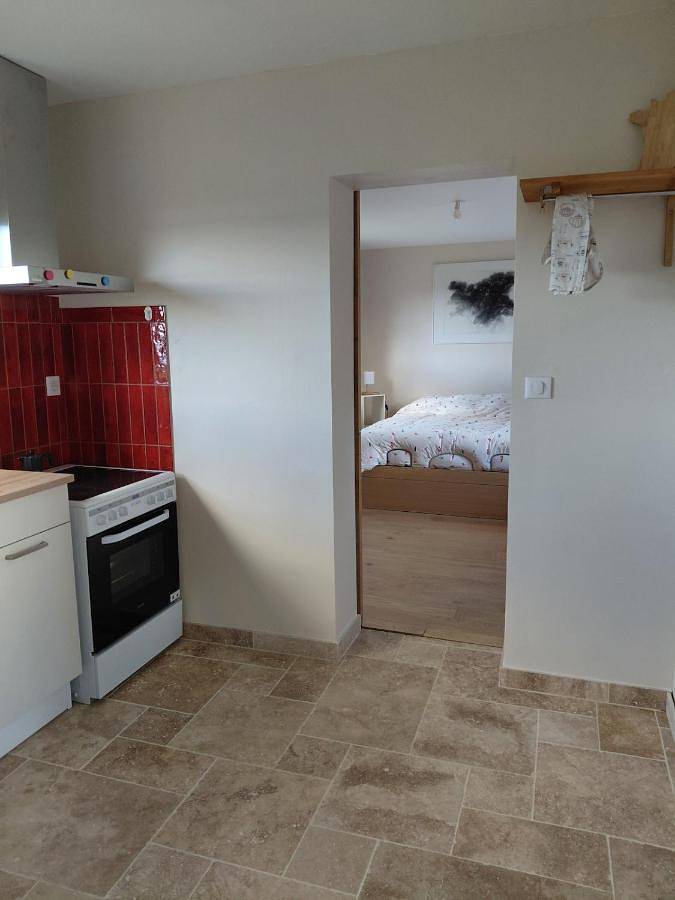 Location de vacances pour 3 personnes, avec vue ainsi que vue sur le lac et terrasse, animaux acceptés dans Etang de Baye - 2