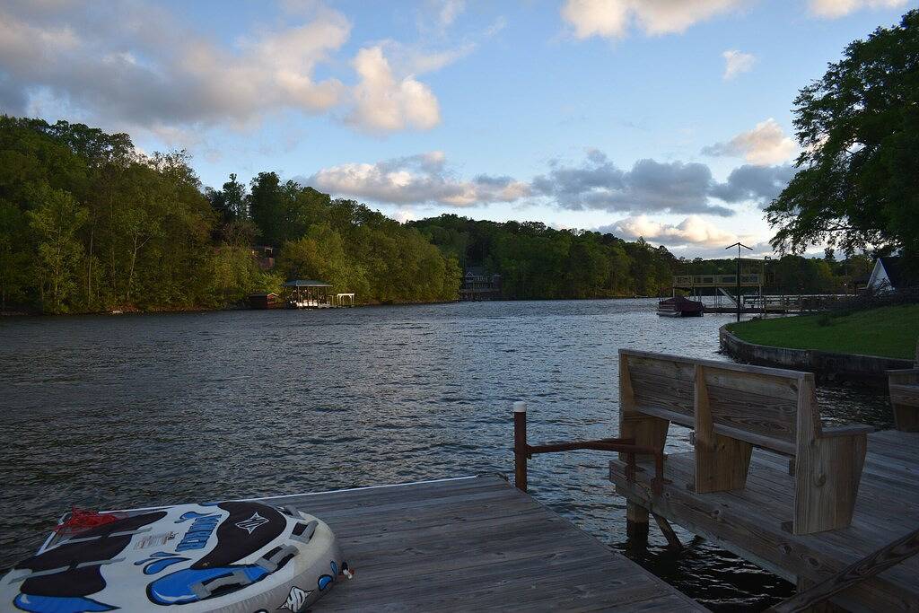 \"Lightsinger Lakehouse\" Großartig für Spiele und Events in Auburn! in Alexander City, Lake Martin