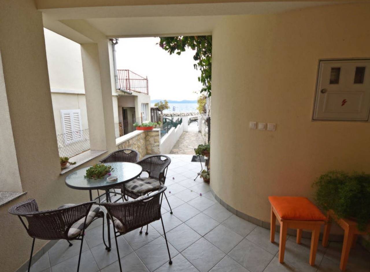 Ganze Wohnung, 1-Zimmer-Ferienwohnung mit Terrasse und Meerblick Zadar - Diklo, Zadar -a in Zadar Stadt, Zadar (Kommun)