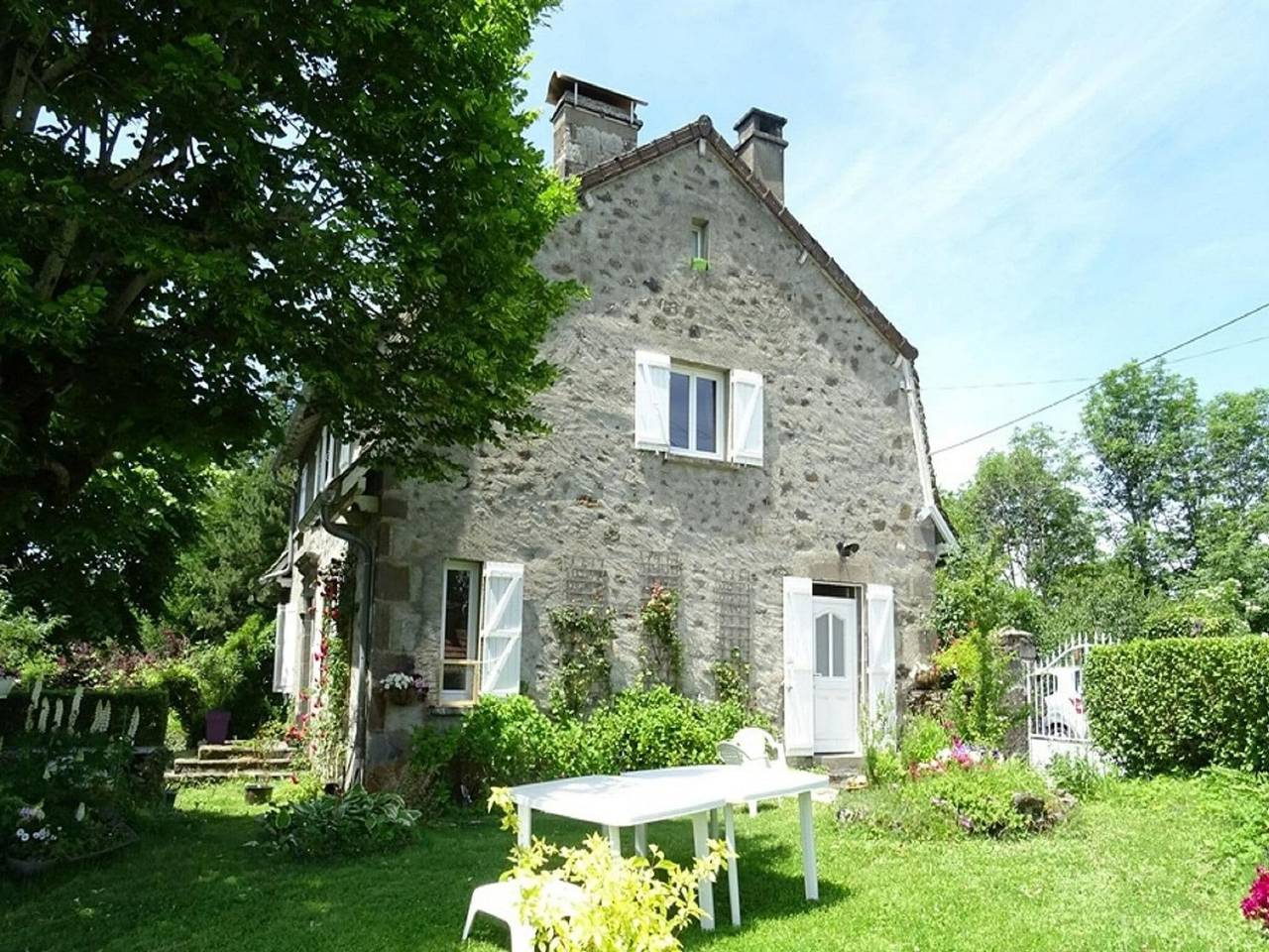 Maison de vacances pour 6 personnes avec piscine in Saint-Cirgues-de-Malbert, Région d'Aurillac