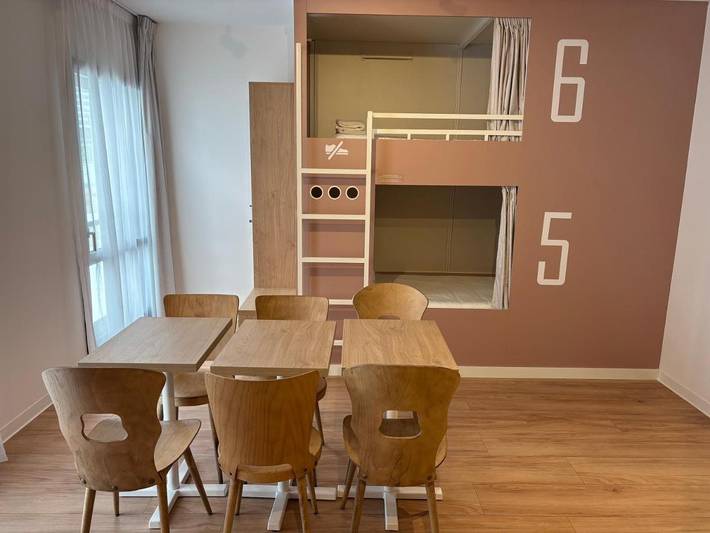 Location de vacances pour 2 personnes, avec terrasse et vue dans Gare De Toulon - 4