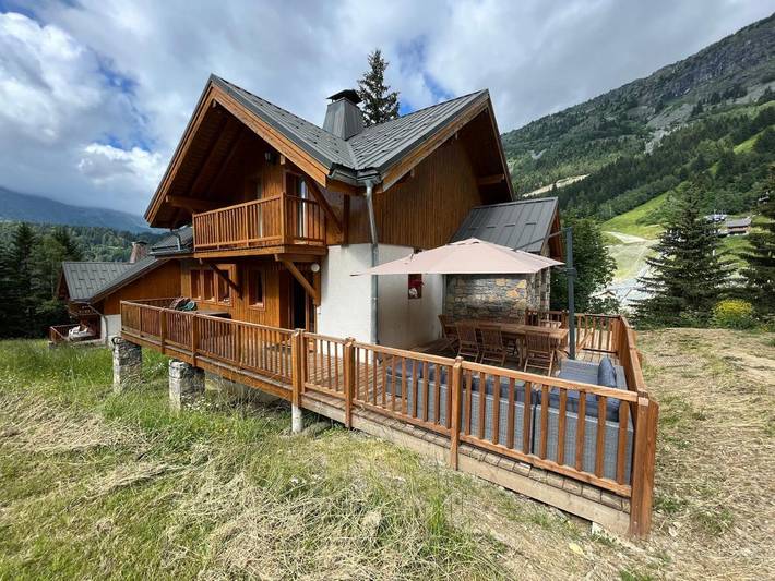 Gîte pour 16 personnes, avec Balcon et Terrasse ainsi que Jardin et Vue à Oz - 2