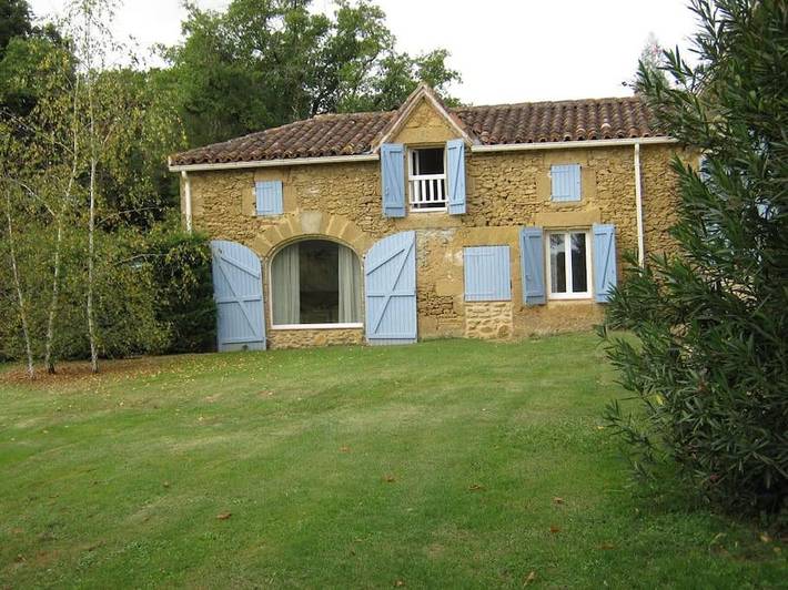 Location de vacances pour 4 personnes, avec Terrasse et Jardin ainsi que Piscine et Vue à Ayzieu