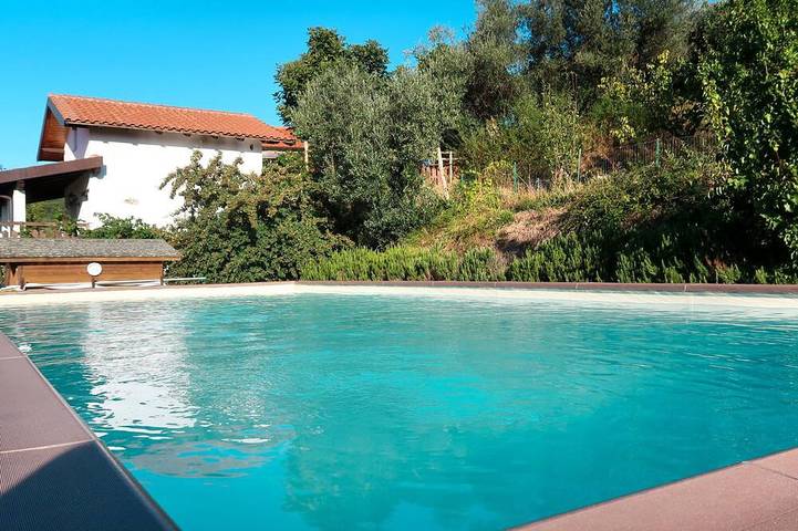 Ferienwohnung für 3 Personen, mit Pool und Terrasse sowie Garten, mit Haustier