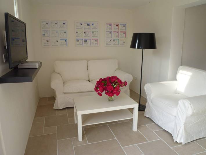 Appartement entier, Appartement 'Villa Fleury Studio' avec vue sur montagne, terrasse privée et Wi-Fi in Montbrun-les-Bains, Région de nyons