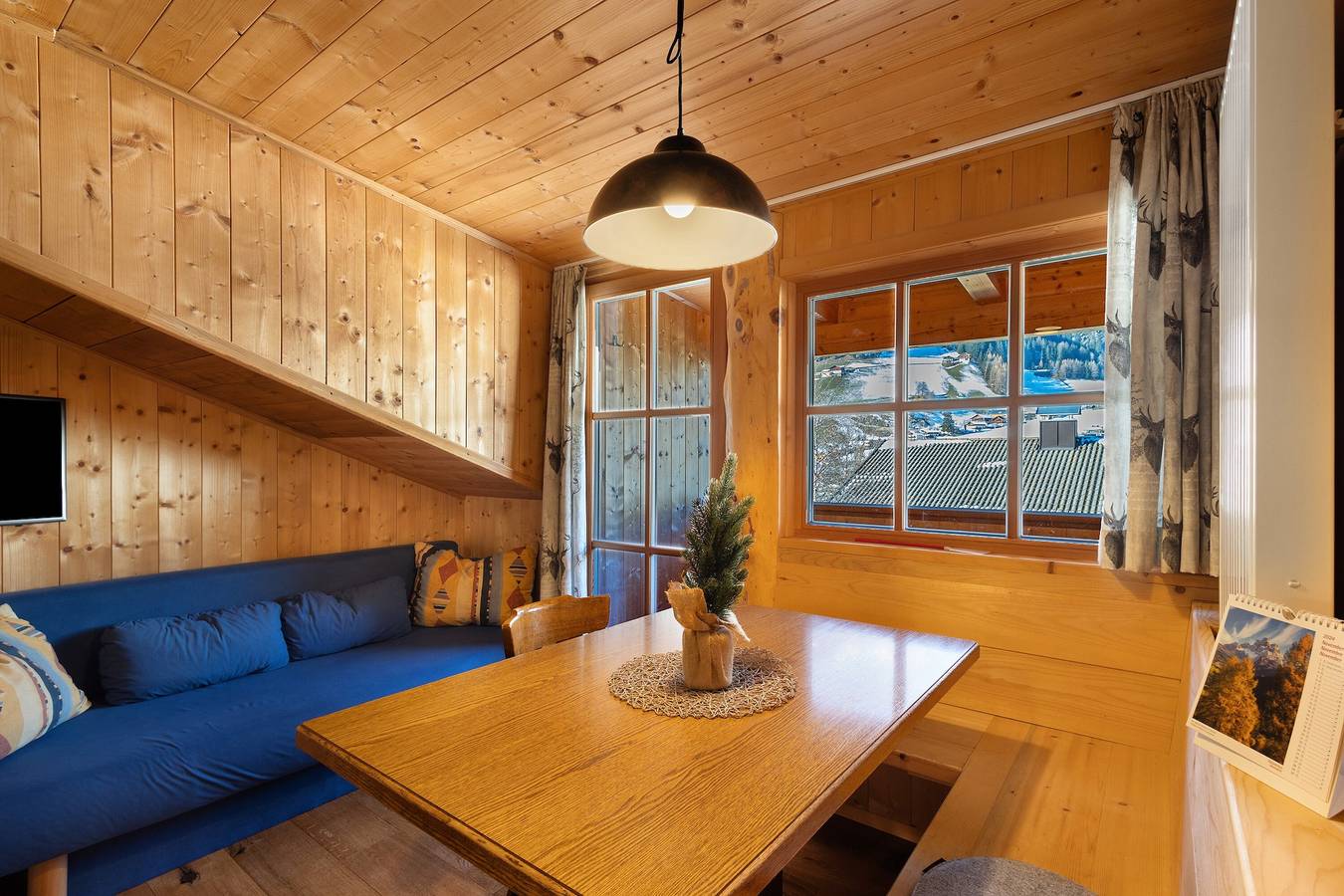 Entire studio, Studio Apartment 'Jelerhof Apt Zirm' with Mountain View, Shared Garden and Wi-Fi in Villgratener Berge, Gsies