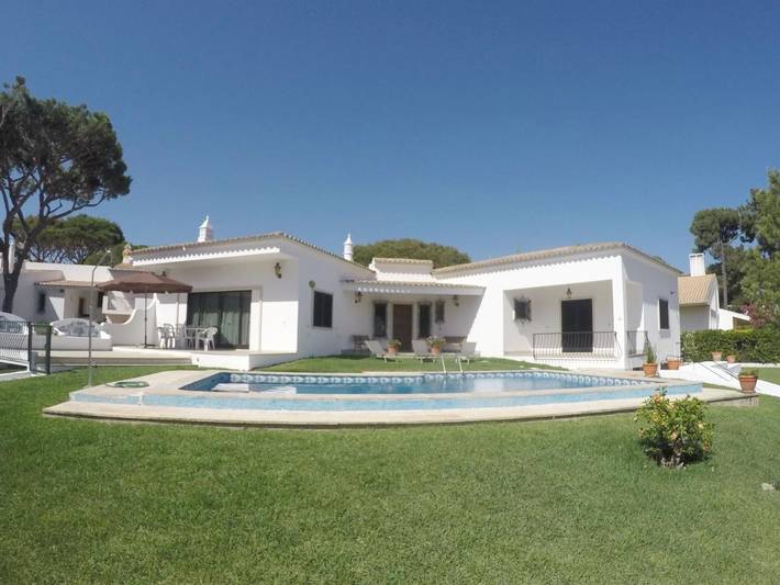 Maison d’hôte pour 7 personnes, avec vue ainsi que piscine et jardin à Quarteira - 2