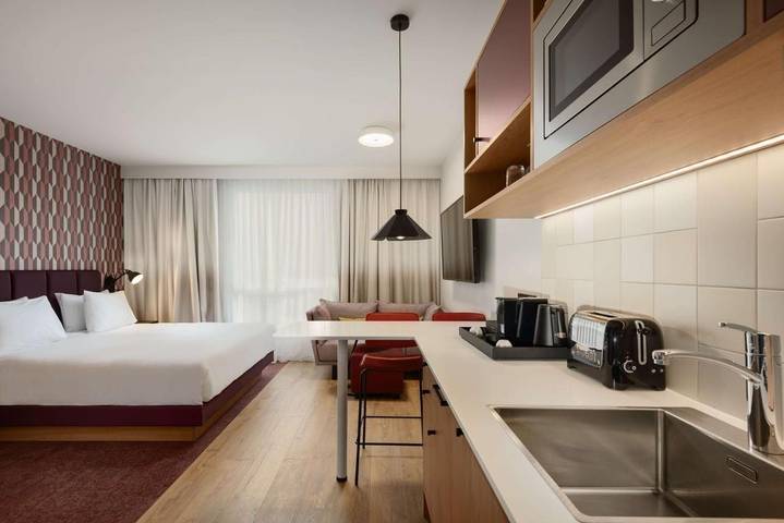 Hôtel pour 2 personnes, avec terrasse et piscine, animaux acceptés dans Aéroport Paris-Charles de Gaulle
