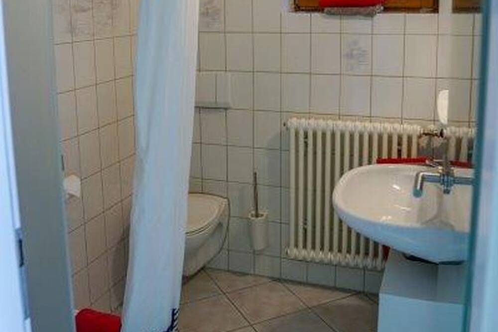 Apartamento inteiro, Apartamento 'Roth' com terraço partilhado, jardim partilhado e acesso Wi-Fi in Frickingen, Bodenseekreis