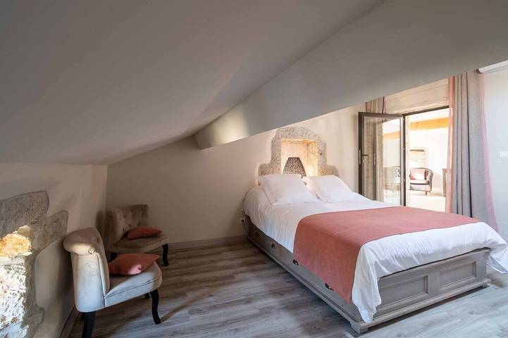 Chambre d’hôte pour 18 personnes, avec sauna ainsi que jardin et jacuzzi à Berrias-et-Casteljau - 2
