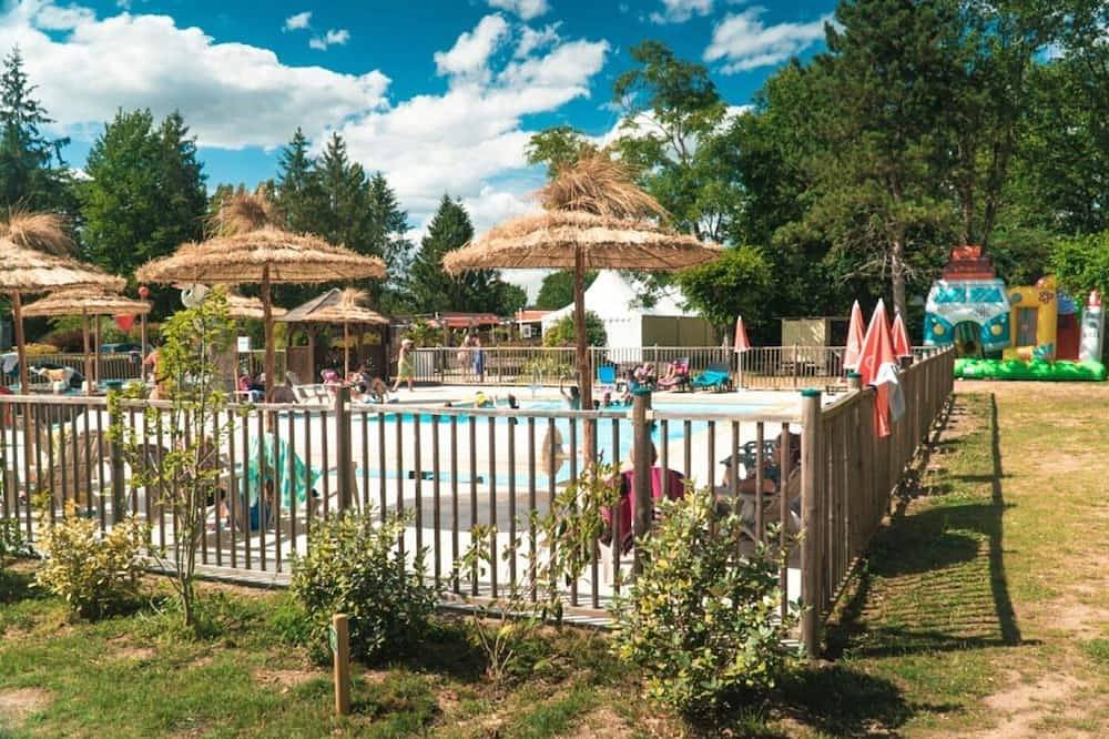 Camping 3 étoiles - Piscine  - ccbeeia in Saint-Père-sur-Loire, Vallée de la Loire