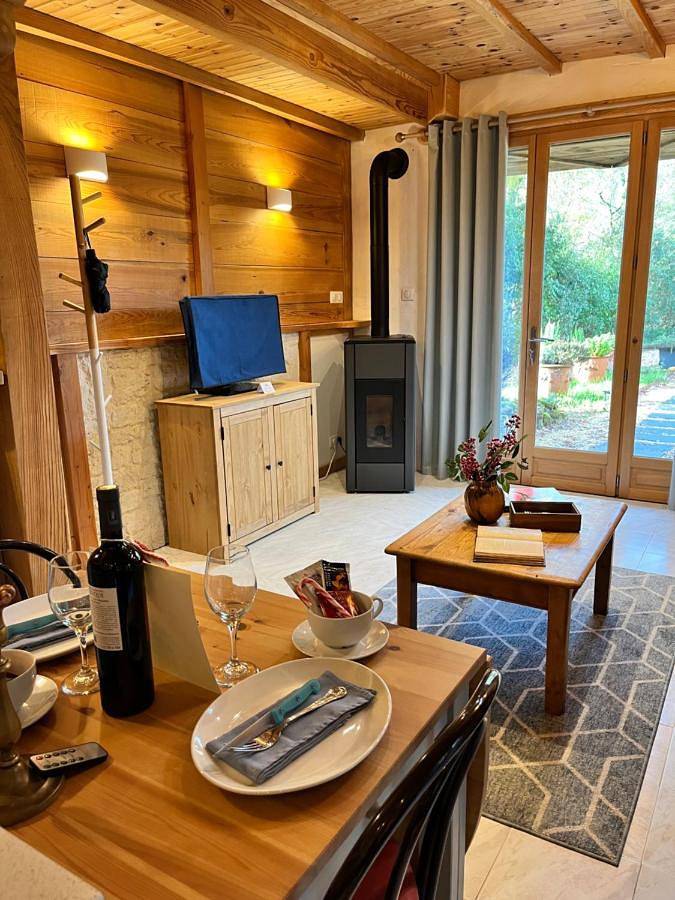 Private Cozy Nordic bath retreat by Chateau Biron in Biron, Périgord Pourpre