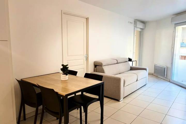 Gîte pour 4 personnes, avec balcon dans Plage de Juan-les-Pins - 2