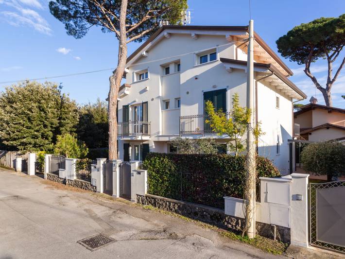 Ferienwohnung für 6 Personen, mit Balkon und Terrasse in Marina di Pietrasanta - 2