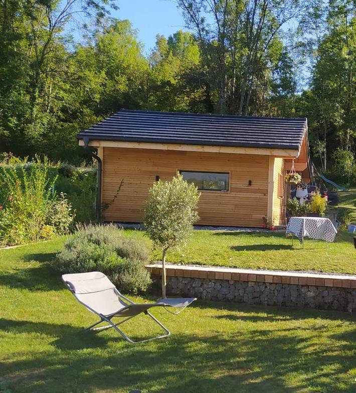 Gîte pour 2 personnes, avec vue et jardin dans Talloires-Montmin