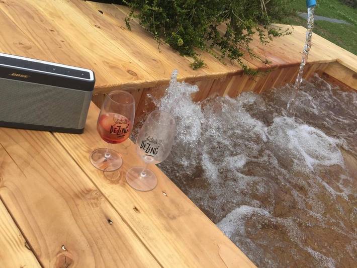 Maison de vacances pour 6 personnes, avec Balcon et Jacuzzi ainsi que Terrasse et Jardin à Préaux
