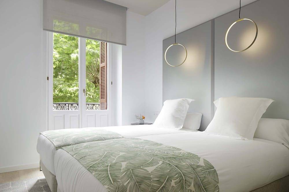 Entire apartment, Avenida Suite in Playa de la Concha, San Sebastian