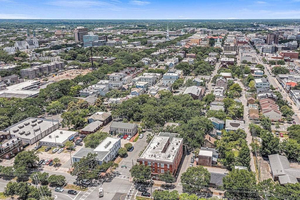 Ganze Wohnung, Charming Retreat Off Greene Square Close to River by Lucky Savannah in Savannah, Chatham County