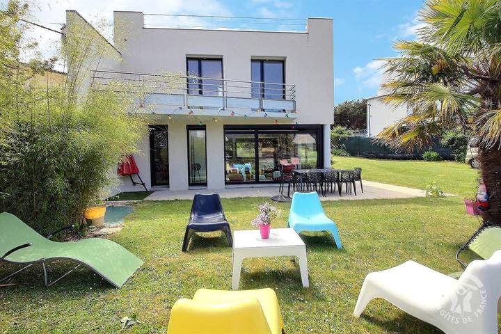 Gîte pour 8 personnes, avec terrasse et jardin