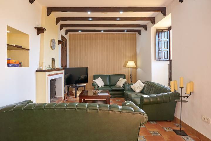 Country House 'Holiday House Dehesa Del Colmenar' with Mountain View, Wi-Fi and Air Conditioning in Cabra, Sierras Subbéticas