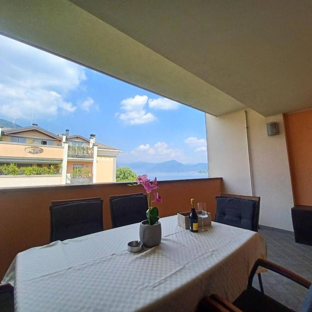 Ganze Wohnung, Ferienwohnung für 4 Personen mit Seeblick in Sarnico, Iseosee