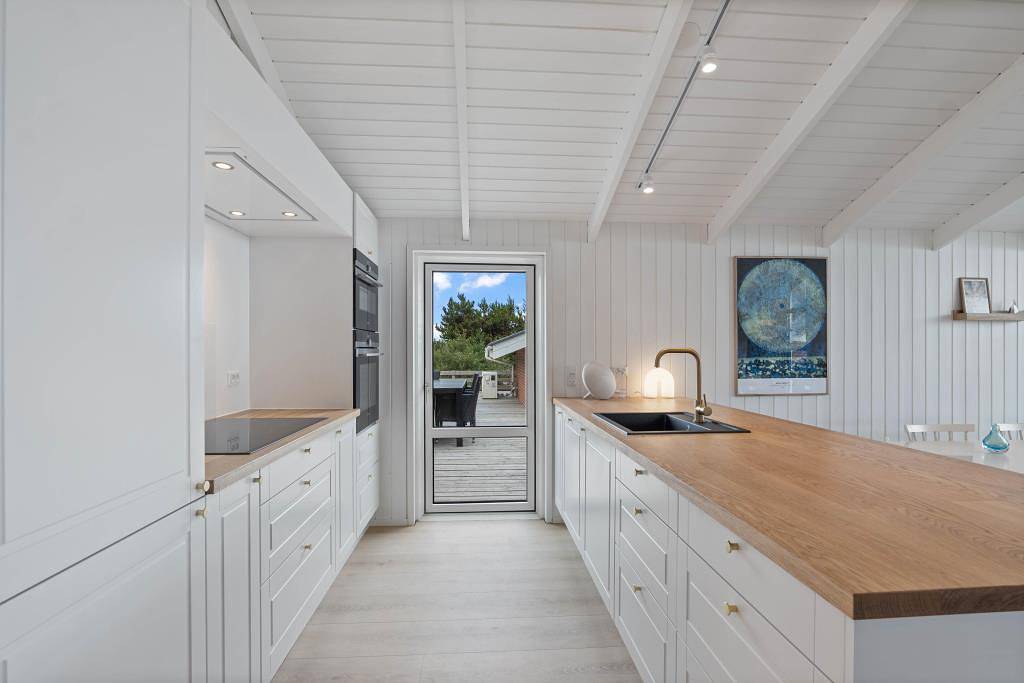 Beautiful holiday home with swimming pool, hot tub and sauna in Ringkøbing, Holmsland Klit