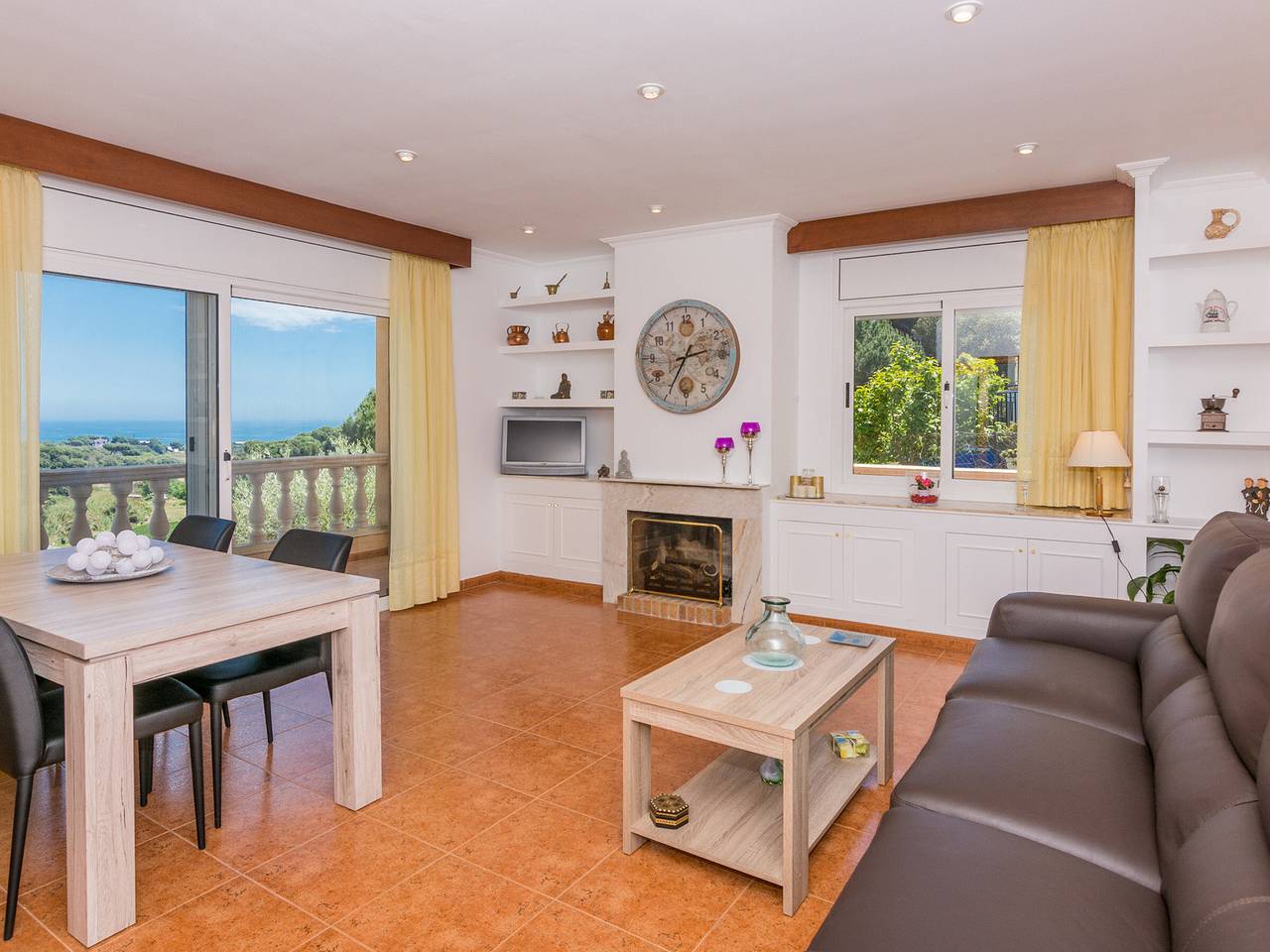 Appartement familial 4 chambres, piscine privée et Wi-Fi à Sant Cebrià de Vallalta in Sant Cebrià de Vallalta, Costa del Maresme