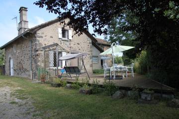 Gîte pour 8 personnes, avec terrasse et jardin à Jussac