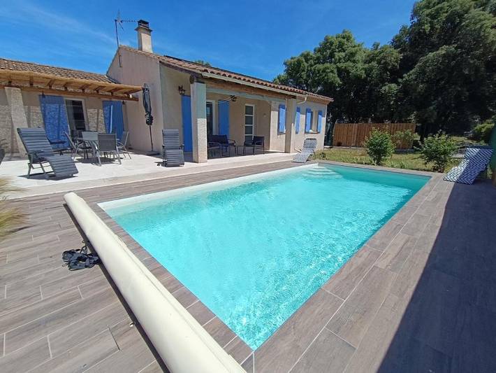 Location de vacances pour 6 personnes, avec jacuzzi ainsi que piscine et jardin à Grillon - 4