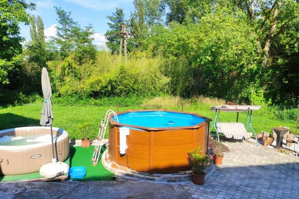 Ganze Wohnung, Gyöngyike Apartmanház Vonyarcvashegy - Two-Bedroom Apartment 1 in Vonyarcvashegy, Balaton Hochland Nationalpark