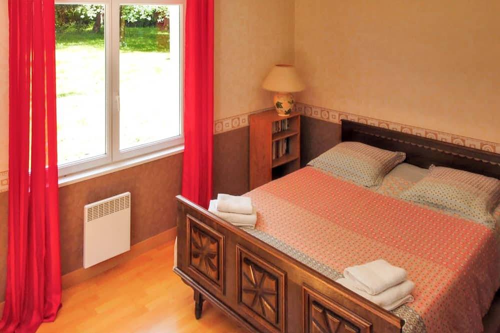 Homerez - Spacious House in Venansault with Garden and Terrace in Venansault, Loire Valley