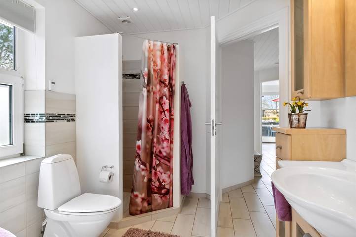 Awesome home in Hals w/ WiFi and 4 Bedrooms in Hou, Aalborg und Umgebung