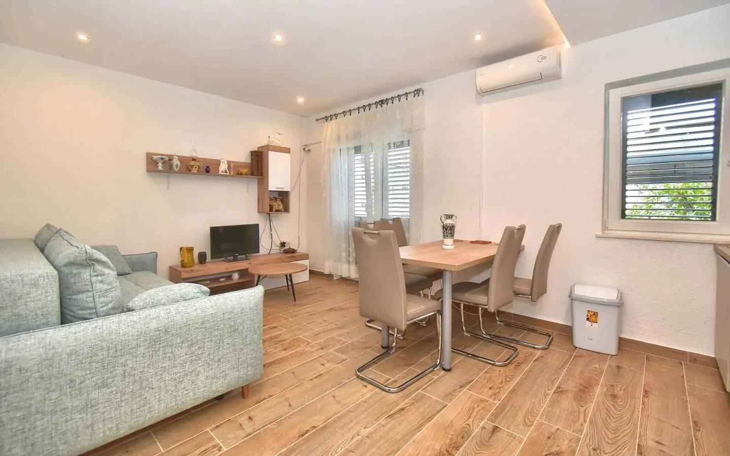 Ganze Wohnung, Genießen Sie ein gemütliches Apartment in Slatine 65 m² mit Terrasse in Slatine, Ciovo
