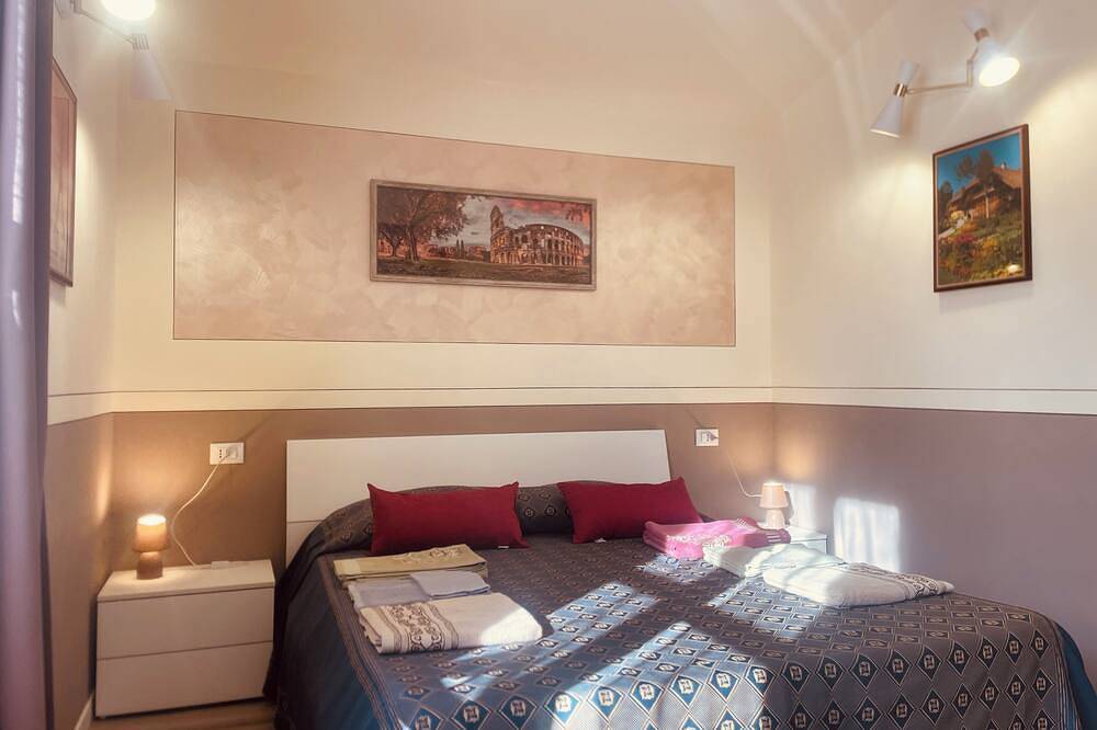 Exclusive Tuscan Villa with Black Pool & Jacuzzi in Altopascio, Lucca Provinz