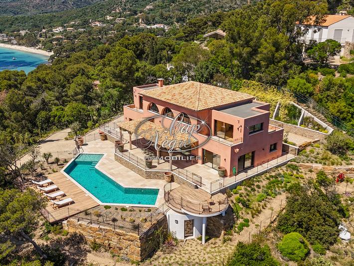 Villa pour 8 personnes, avec jardin et terrasse dans Le Lavandou