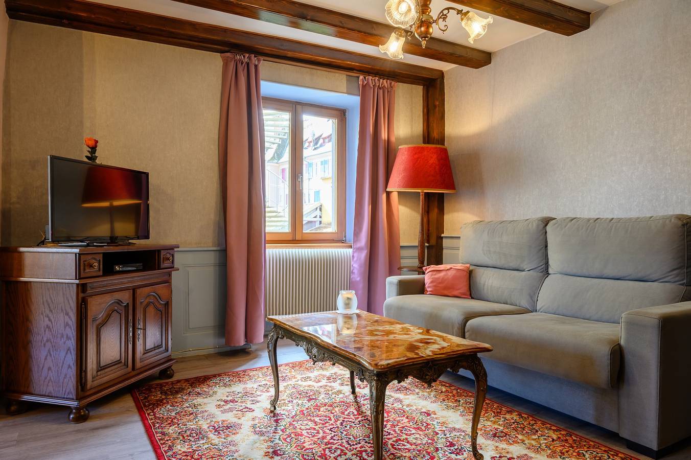 Apartamento entero, Gite Le Rempart en Guebwiller: Casa de ciudad con vistas al viñedo in Guebwiller, Parque natural regional de los Ballons des Vosges