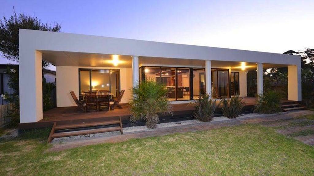 Das Esplanade Beach House in Portarlington, Bellarine