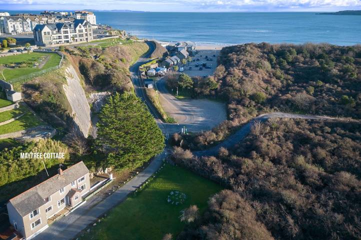 Holiday home for 8 people, with terrace and garden in Pembrokeshire