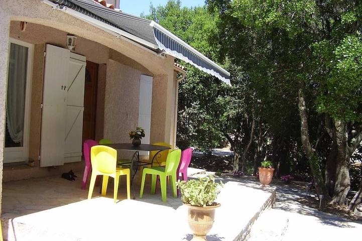 Location de vacances pour 6 personnes, avec terrasse et jardin à Viols-le-Fort