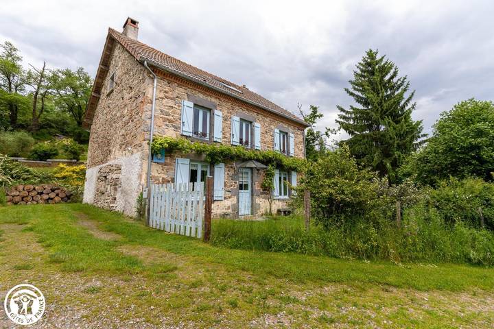 Gîte pour 9 personnes, avec terrasse et jardin à Blot-l'Église - 2