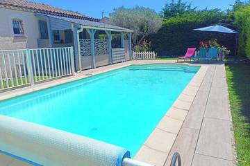 Location de vacances pour 8 personnes, avec terrasse et jardin à Redessan