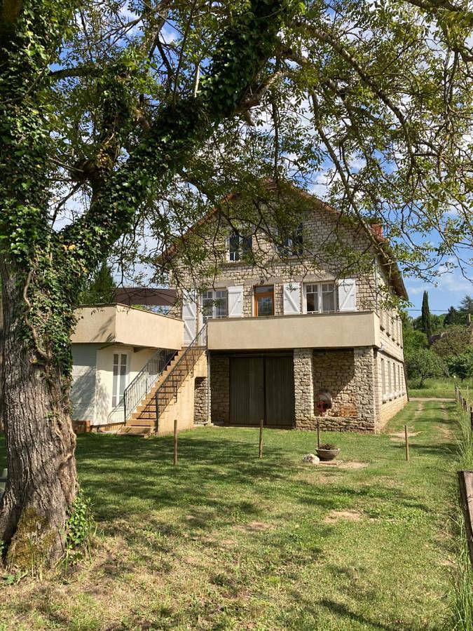 Location de vacances pour 4 personnes, avec Balcon ainsi que Terrasse et Jardin à Lacave