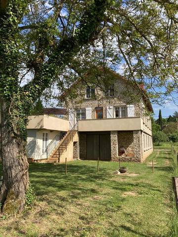 Gîte pour 4 personnes, avec jardin et balcon à Lacave