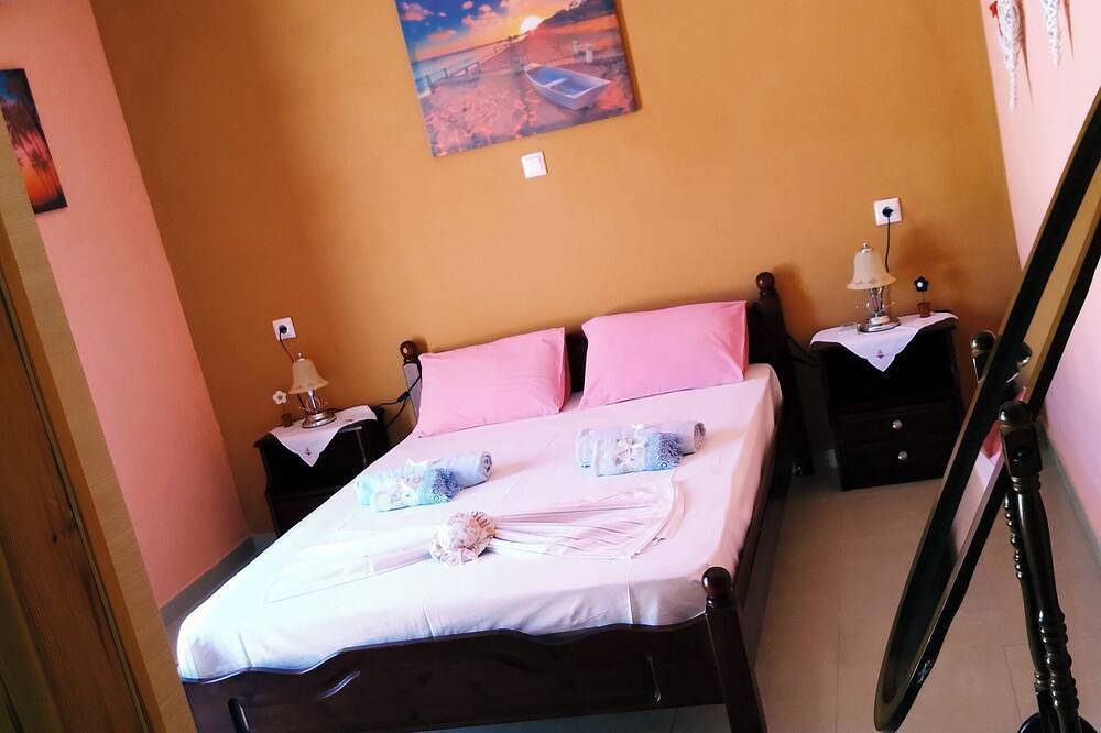 Ganze Wohnung, Dreamy South Apartment mit Meerblick & Pool – Obergeschoss, Frangokastello Kreta in Chania und Umgebung