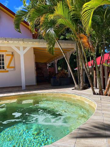 Gîte pour 4 personnes, avec vue ainsi que terrasse et piscine à Terre-de-Haut