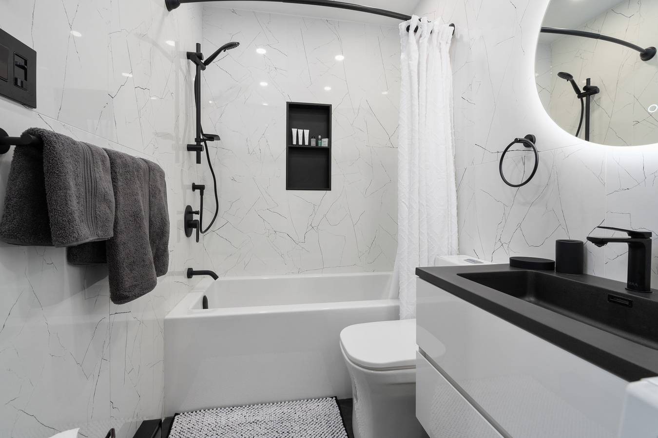 Appartement de vacances entier, Downtown Luxe - Stationnement, Métro, Lit King, 6 couchages in Le Plateau-Mont-Royal, Montréal