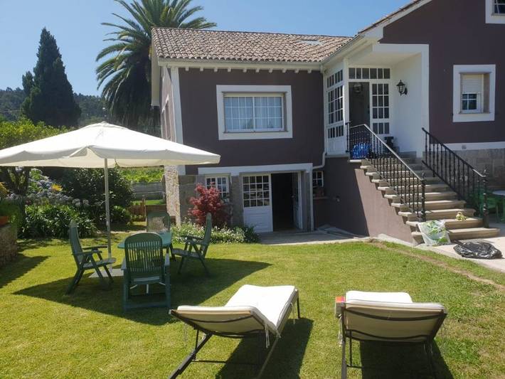 Apartamento para 8 personas, con jardín y vistas en Ribadumia