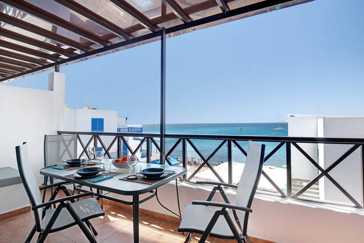 Entire apartment, Vacation Apartment 'La Estrella Ii' with Sea View, Wi-Fi and Air Conditioning in Playa Blanca, Yaiza